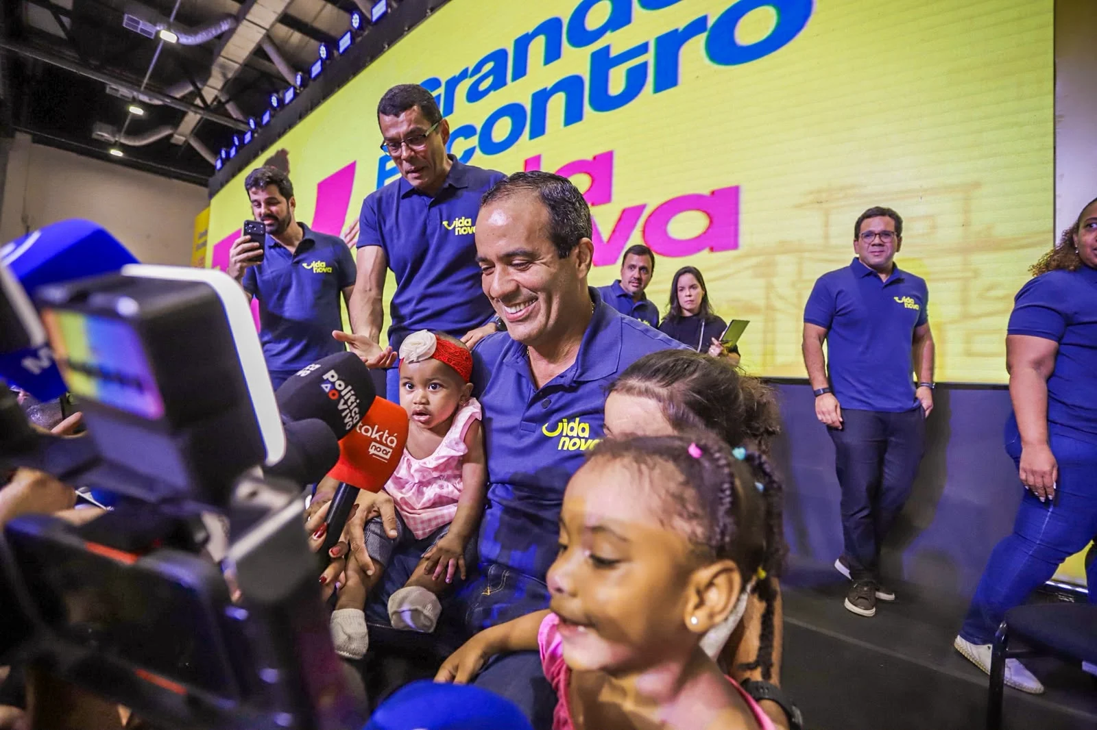 Prefeitura de Salvador entrega 3.180 cartões de Auxílio Alimentação para famílias vulneráveis pelo programa Vida Nova