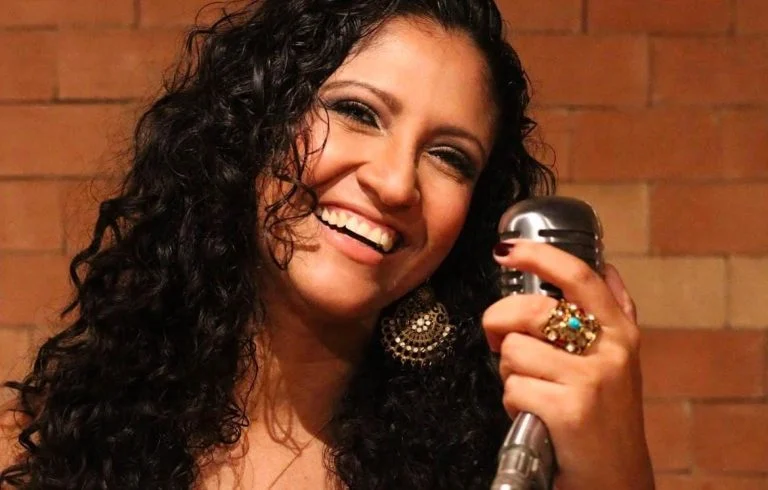 Festival da Primavera: cantora Flaviana leva show especial em homenagem aos Jorges para Pelourinho