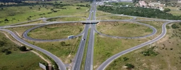 BR 116 e BR 324 terão novos pedágios e aumento nas tarifas; confira valores