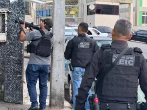 Suspeitos de tráfico de drogas e extorsão que atuavam no Farol da Barra são presos na Bahia