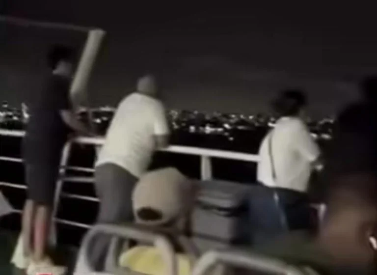 Ferry Boat fica à deriva após apresentar problemas nos motores