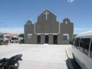 Homem é preso após destruir parte de patrimônio de igreja em suposto surto