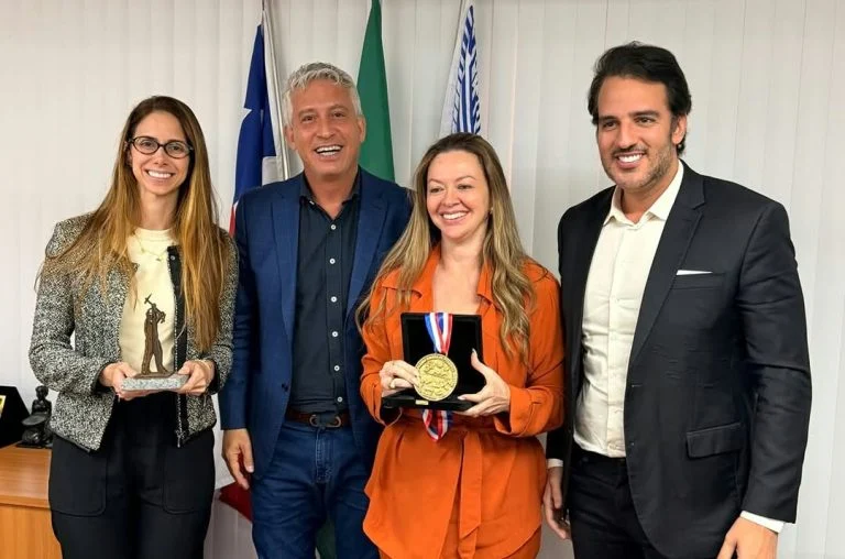 Isabela Suarez é homenageada pela CBPM com Medalha da Mineração por contribuição socioeconômica na Bahia