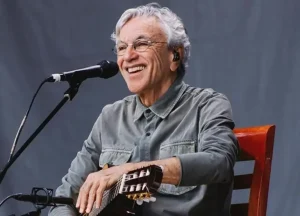 Justiça condena afiliada do SBT por ofensas a Caetano Veloso