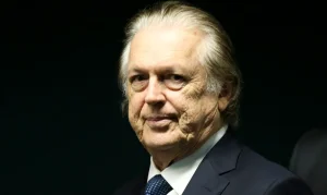 Mudou de lado? Ex presidente do partido em qual Bolsonaro foi eleito em 2018 aparece em ato de Lula