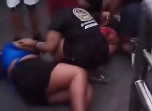 Mulheres ficam feridas e uma passa por cirurgia após queda de trio elétrico em Cajazeiras
