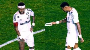 Neymar não retorna para jogo contra Palmeiras após sentir dores na coxa e momento chama atenção