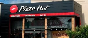 Mesmo comando? Donos da Pizza Hut e Outback no Brasil negociam possível fusão de operações