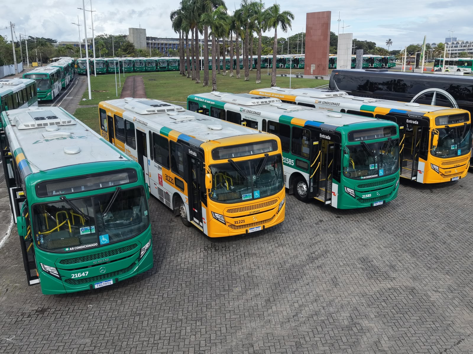 Prefeitura inicia entrega de 700 novos ônibus com ar condicionado na maior renovação de frota da história de Salvador