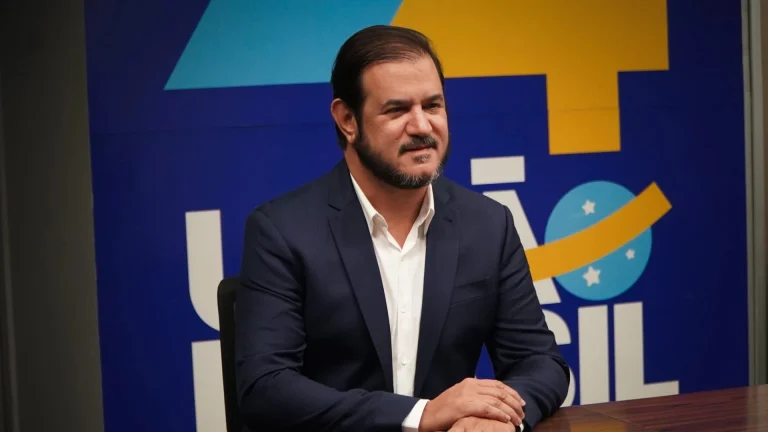 Influenciadora acusa presidente do União Brasil de agressão: “chifra a mulher e quer zoar com a minha cara também”