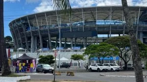 Arena Fonte Nova retira bet de fachada do estádio após medida do governo