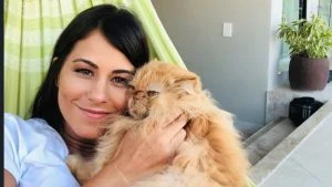 Jéssica Senra anuncia morte de gato de estimação aos 18 anos: “Partiu em meus braços”