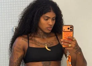 Após apelo nas redes, cantora A Dama recupera celular furtado durante show e manda recado: “Essa pessoa vai pagar”