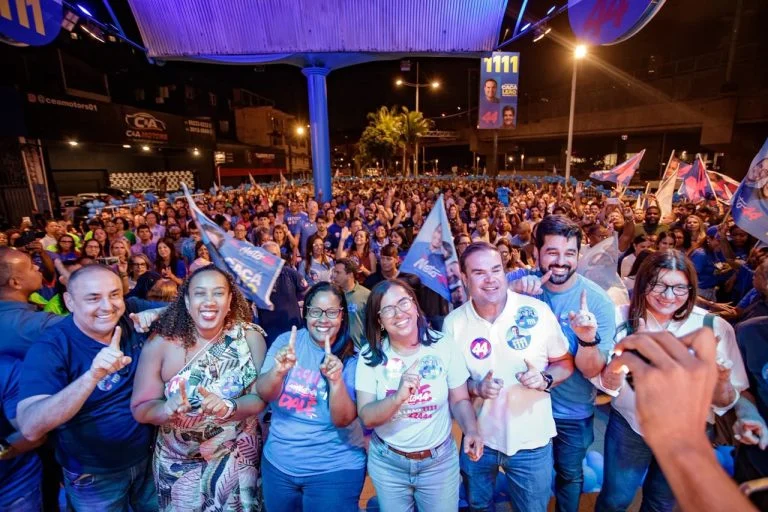 Ana Paula Matos reforça apoio a Cacá Leão diante de mais de 2 mil pessoas: “Ajudou Bruno e a mim a transformar nossa cidade”