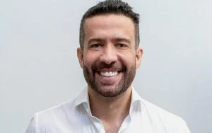 Janones recebe convite para ajudar na campanha eleitoral de Pedro Sánchez na Espanha