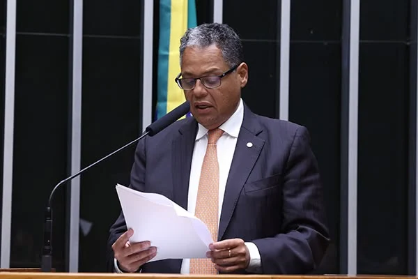 PSD negocia indicação de deputado federal baiano Antonio Brito para ministério de Lula em 2027