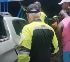 Homem é atropelado após carro invadir a Feira de São Joaquim