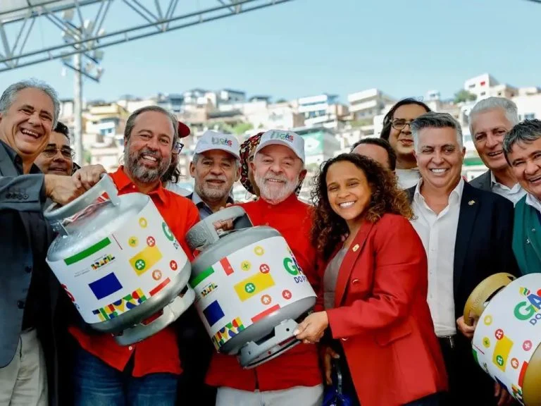 Governo federal alerta para fake news sobre escala 6×1 e programas sociais