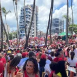 Manifestação em apoio a Lula reúne estudantes e apoiadores na Barra, em Salvador