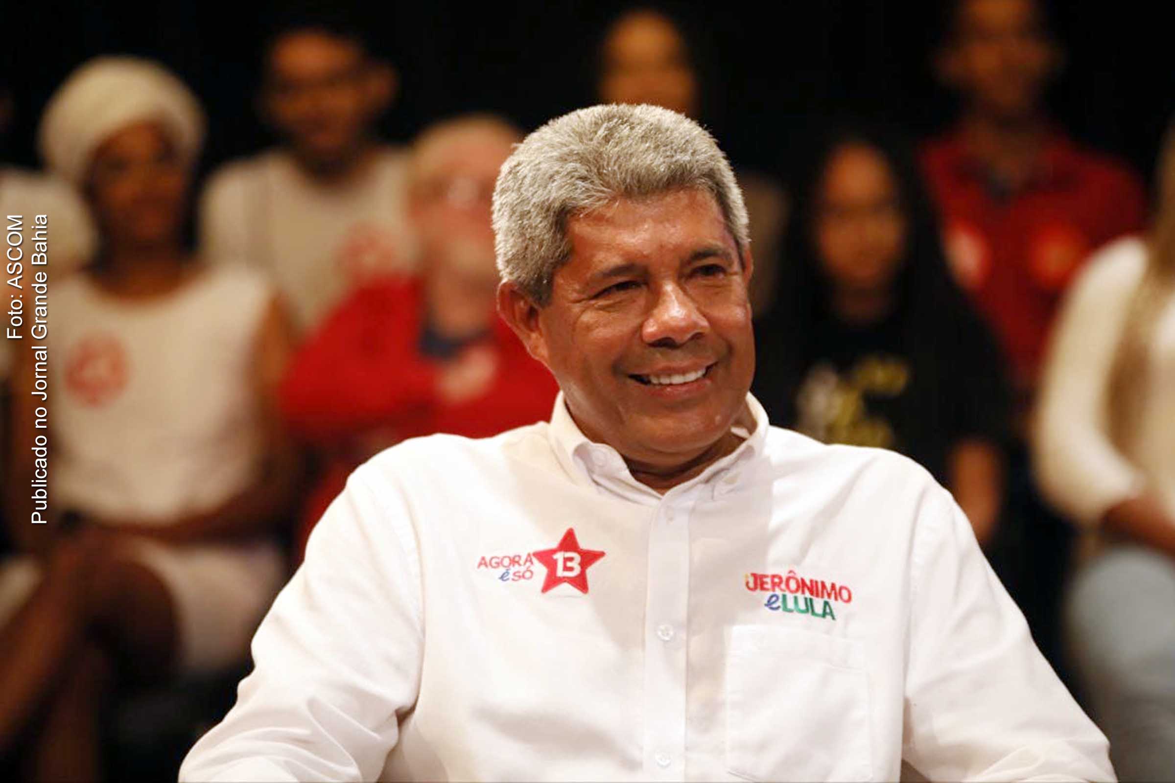 Jerônimo Rodrigues chega para votar no Luiz Viana acompanhado de aliados e familiares