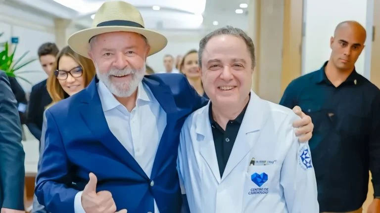 Após vidente prever morte e infarto de Lula, médico particular fica de plantão durante eleição