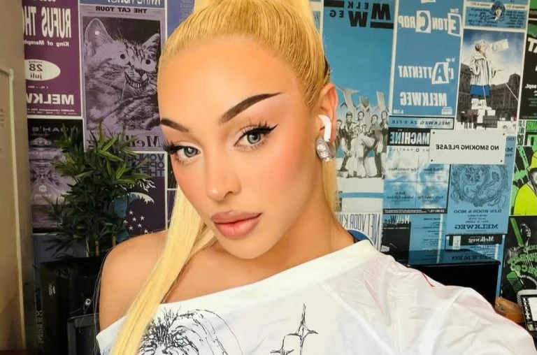 Pabllo Vittar faz o “L” e recebe apoio de fãs: “Se a mãe disse, tá dito”