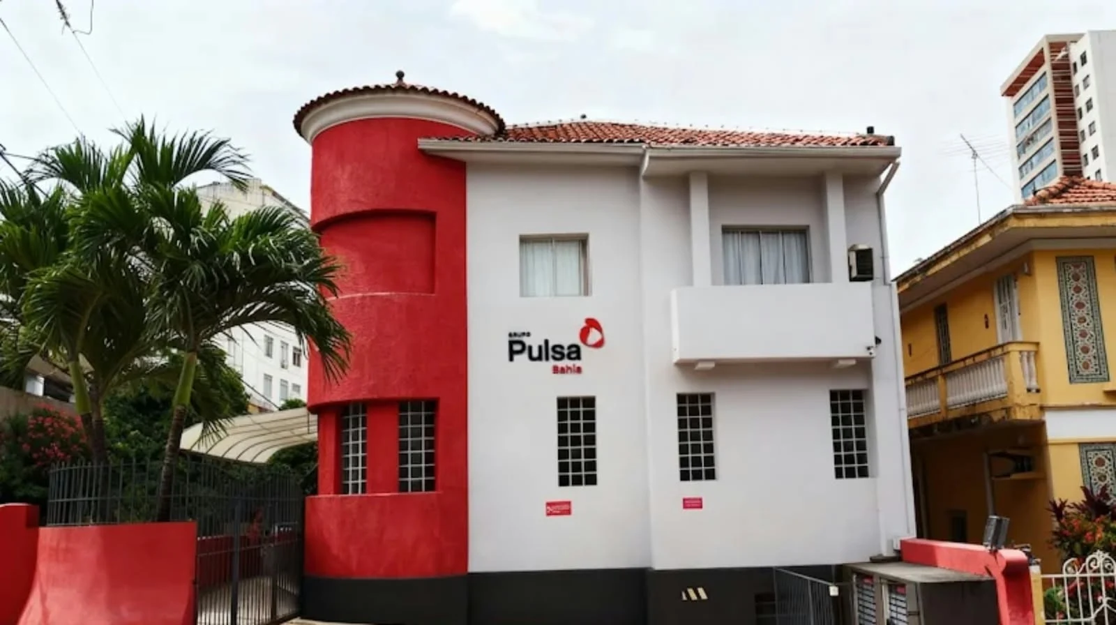 Apresentador da Piatã FM detona Vita Bahia após relatos de longas filas para doação de sangue: “Se não tem estrutura, fecha”