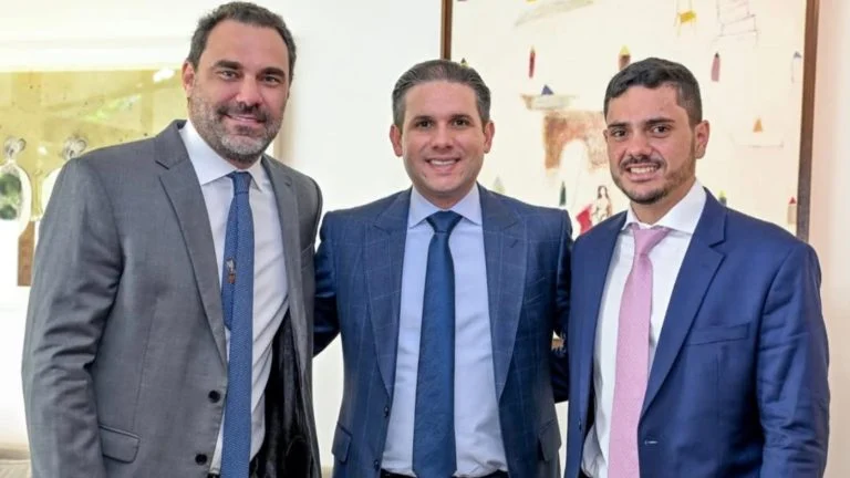 Carlos Muniz Filho é recebido em Brasília por Hugo Motta após ter sido eleito deputado federal com mais de 140 mil votos
