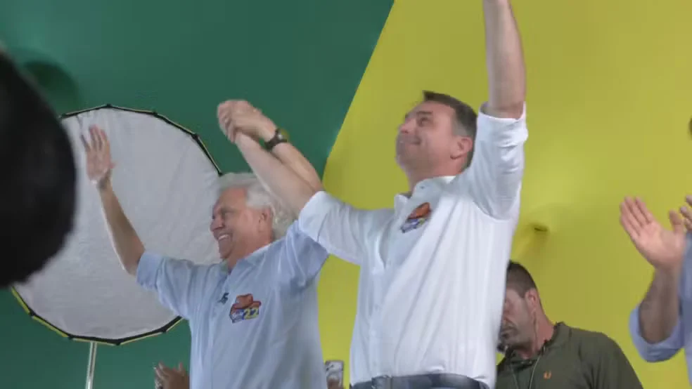 Ronaldo Caiado se une a Flávio Bolsonaro no segundo turno e dispara: “Vai ter o meu apoio”
