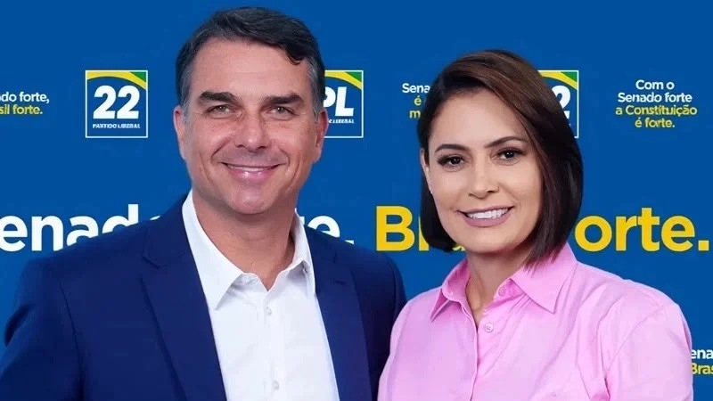 Michelle Bolsonaro confirma saída de Flávio do Brasil rumo aos Estados Unidos