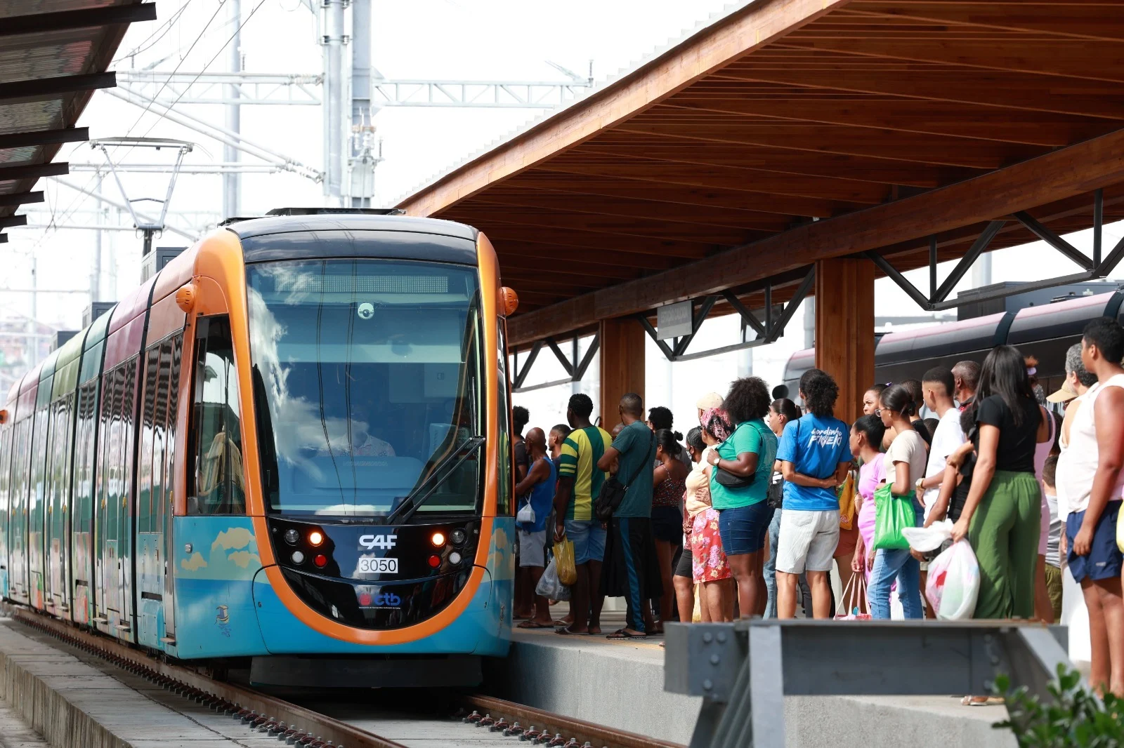 Eleitores da Bahia têm transporte gratuito em diversas modalidades neste domingo de eleição; saiba detalhes