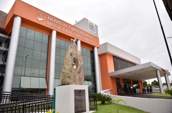 Médica é denunciada após orientar funcionários a trancar pacientes: “Não dar alta para ninguém, a maioria é petista”