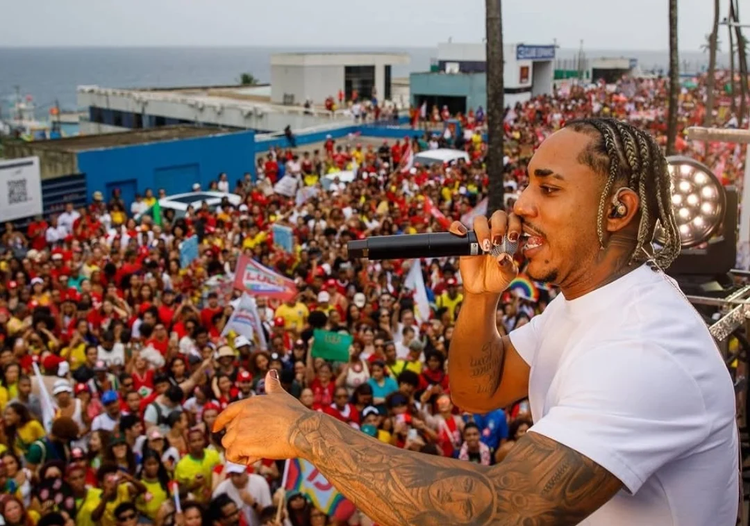 Gilberto Gil, O Kanalha e outros artistas cantam em manifestação pró Lula em Salvador