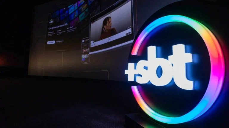 Influenciadora do SBT é demitida após insinuar que eleições foram fraudadas