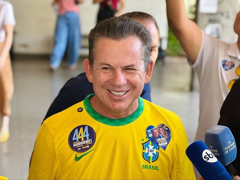 Mauro Mendes dispara contra o fim da escala 6×1 e defende modelo com mais horas de trabalho: “Nos EUA, brasileiros fazem até