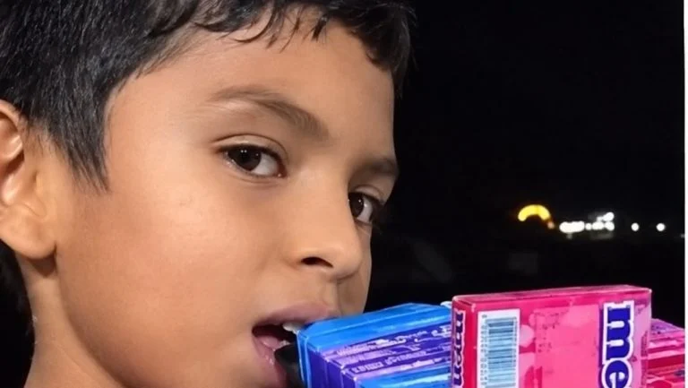 Influenciadora pede que menino autista faça “L” e se recusa a comprar balas em Fortaleza