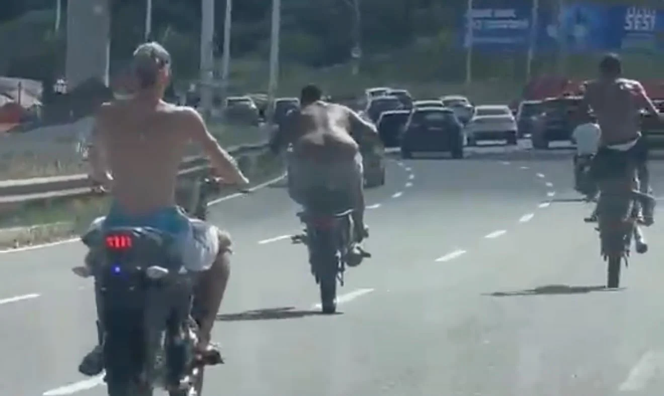 Perigo: jovens são flagrados dando o “grau”, transitando sem capacete e em alta velocidade na Paralela