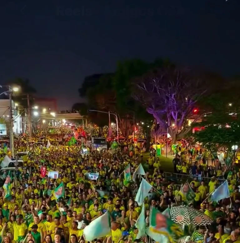 Multidão toma conta de Feira de Santana em ato de apoio a Flávio Bolsonaro com presença de Diego Castro e Sandro Filho