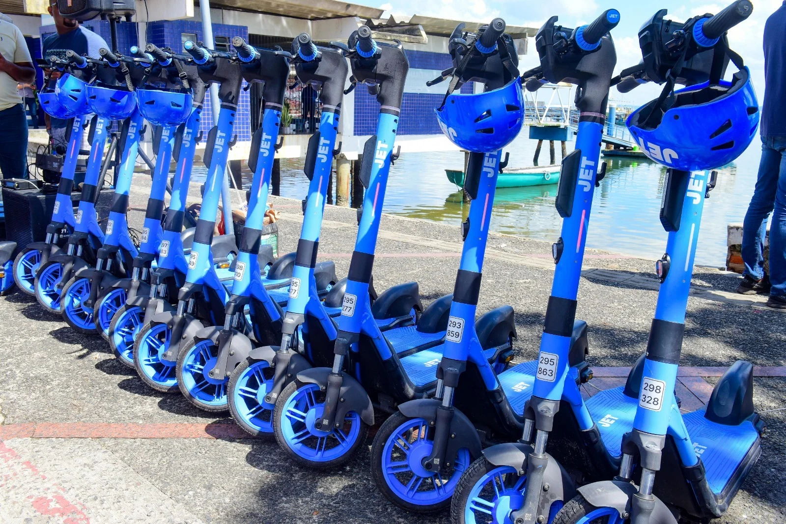 Patinetes elétricos se consolidam como opções de trajetos curtos e alcançam 1 milhão de deslocamentos em Salvador