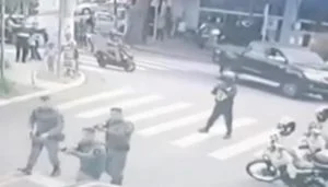 Policial atira contra cabeça de mulher armada com faca; vítima estava sob possível surto psicótico