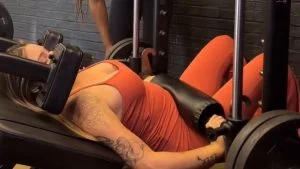 Influenciadora descobre gravidez de cinco meses durante treino: “Passei a vida acreditando que não engravidaria”