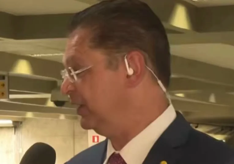 Deputado afirma que PL vai votar a favor do fim da escala 6×1 mas propõe nova PEC caso Flávio seja eleito
