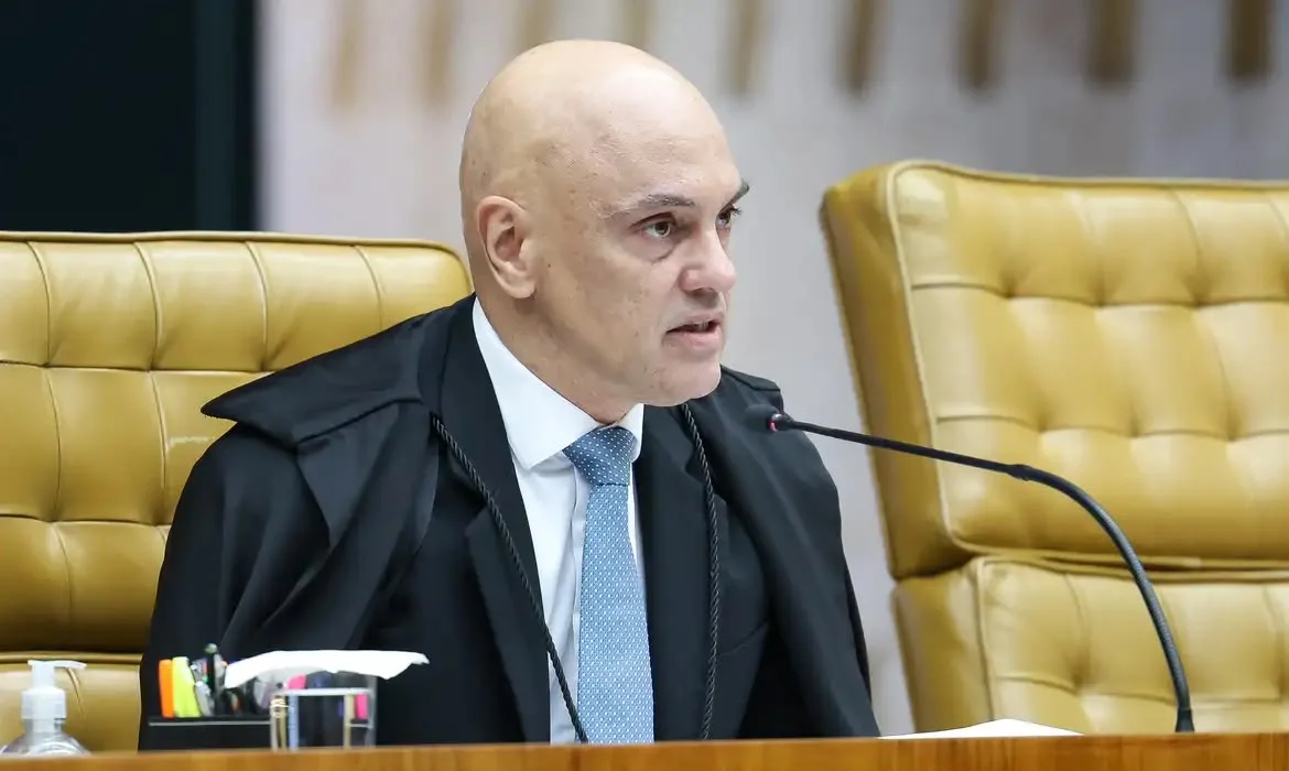 Alexandre de Moraes elogia Justiça Eleitoral ao votar em SP: “Exemplo para o mundo”