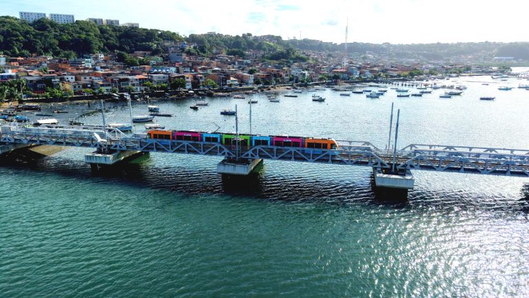 VLT completa 100 dias de operação e registra mais de 300 mil passageiros que utilizam o transporte