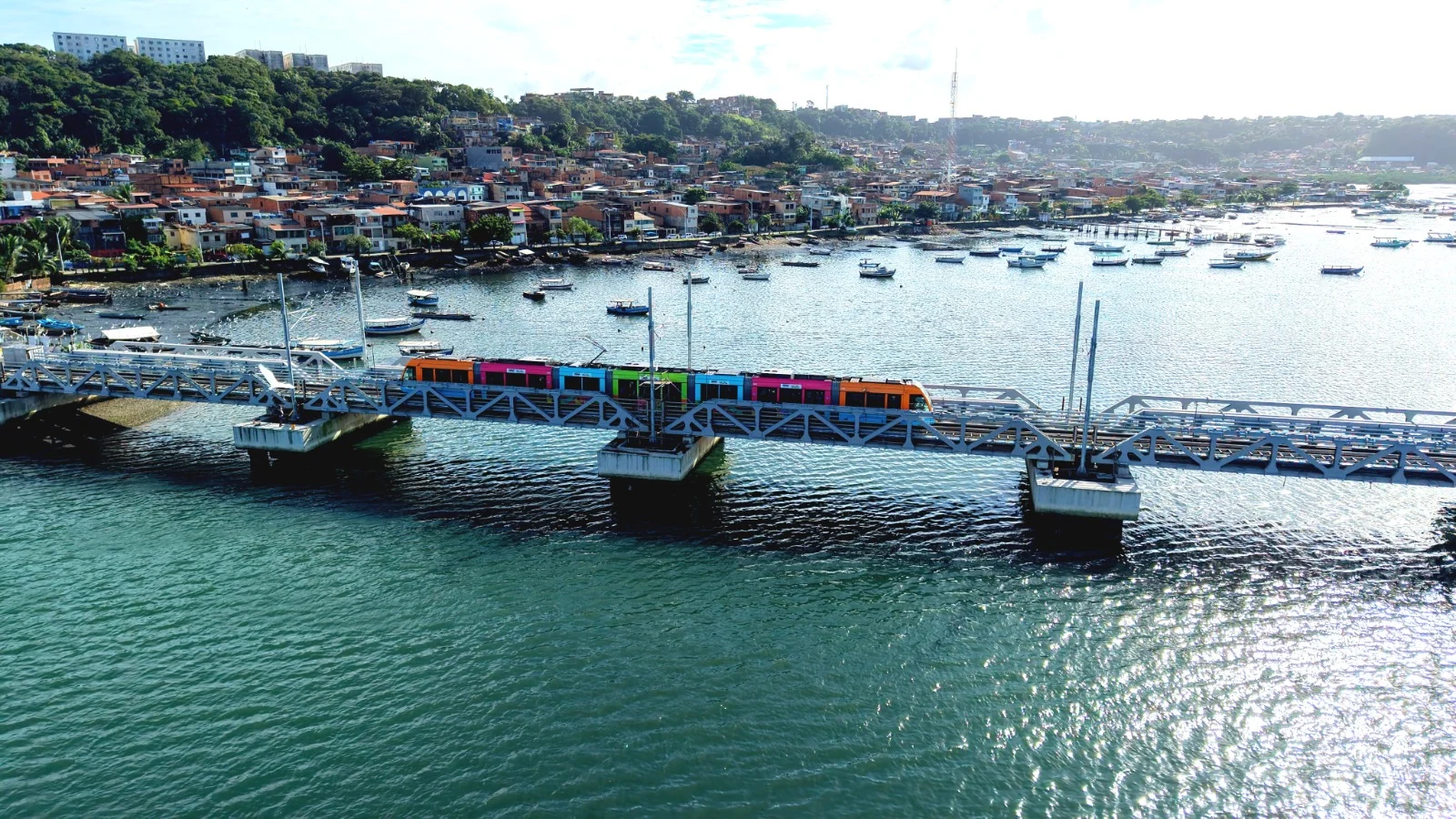 VLT completa 100 dias de operação e registra mais de 300 mil passageiros que utilizam o transporte