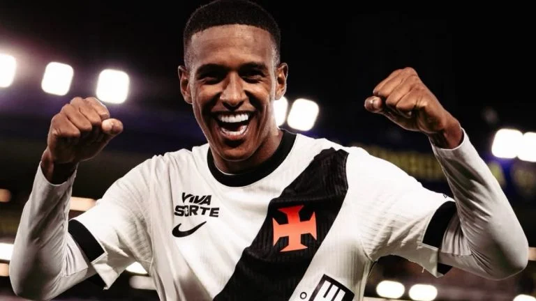 Zagueiro do Vasco, Robert Renan sai ileso após capotamento de carro no Rio de Janeiro